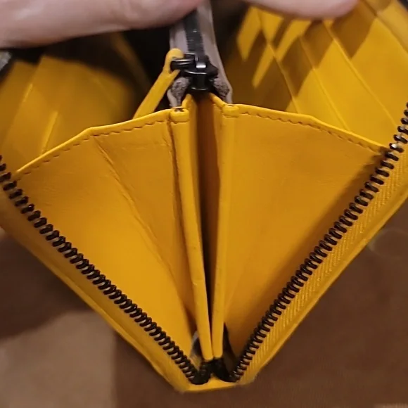 - Bottega Veneta yellow Zippy wallet - Picture 5 of 7